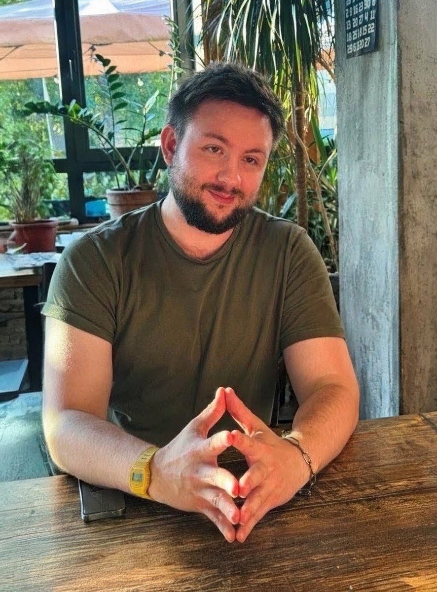 Galashytki's tweet photo. Звонит пиявка другой пиявке и говорит: 
- не отрываю от дел ? https://t.co/WPwMQDFzXX