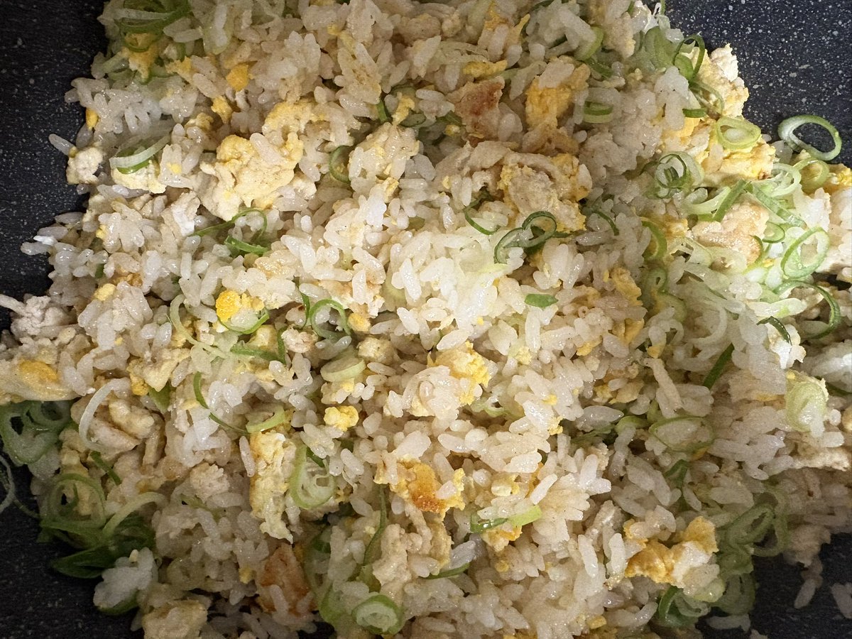 yousan528's tweet photo. 今日は鶏ひき肉入り炒飯
ちょっともりもりすぎたから、
朝ごはんでも食べようかな
息子は昨日も今日も朝帰りです
というかまだ帰ってきません…
#お弁当記録 https://t.co/CsCqMtiSyR