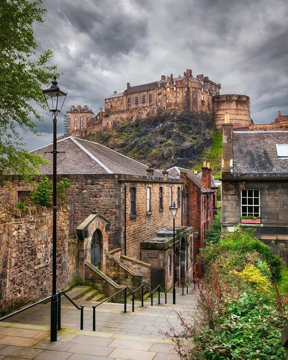 echoesofworld's tweet photo. Edinburgh https://t.co/DCJv5HHZK6