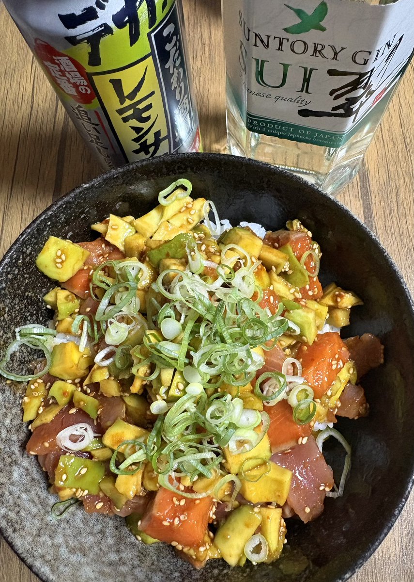 yousan528's tweet photo. 昨日の夕飯は、サーモンポキ丼！
マグロも入れました
美味しかった〜
#夕飯　#晩酌 https://t.co/BYfbqLe2jj
