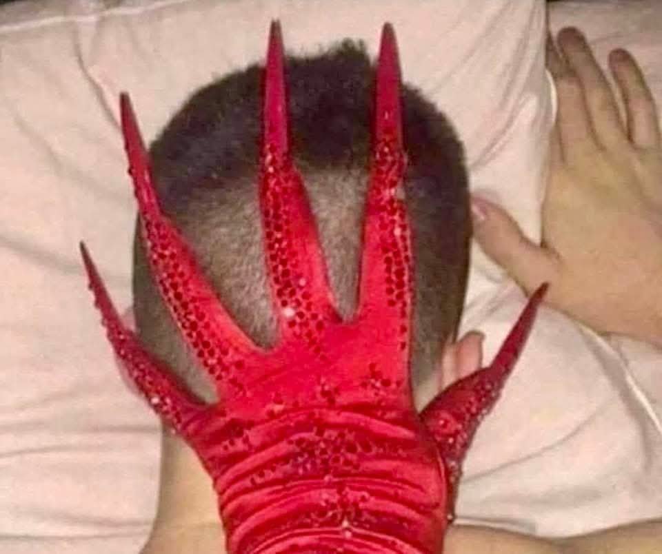 Amywineoax's tweet photo. Quiero ....esto y más ...👽😀😀 https://t.co/YP1p8fNMRM
