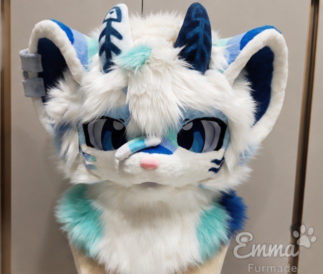 EmmaFurmade's tweet photo. 🐾❄️ Another custom fursuit head finished! What do you think? 
#customfursuit 
#furryhead 
#handmade 
#fursuitcommission 
#fursuitforsale https://t.co/WakqqEvbmg