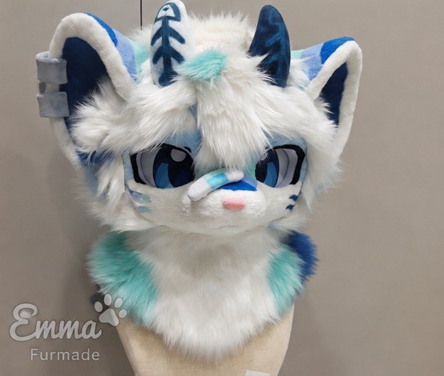 EmmaFurmade's tweet photo. 🐾❄️ Another custom fursuit head finished! What do you think? 
#customfursuit 
#furryhead 
#handmade 
#fursuitcommission 
#fursuitforsale https://t.co/WakqqEvbmg