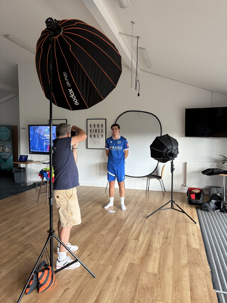 thebearsbbhfc's tweet photo. 📸 Media Day 📸

It was media day tonight ahead of training, looking forward to seeing those goal celebrations! 

Big thank you to Steve Flynn for his patience and great work as always! 👏 https://t.co/pYACe3Hzt0