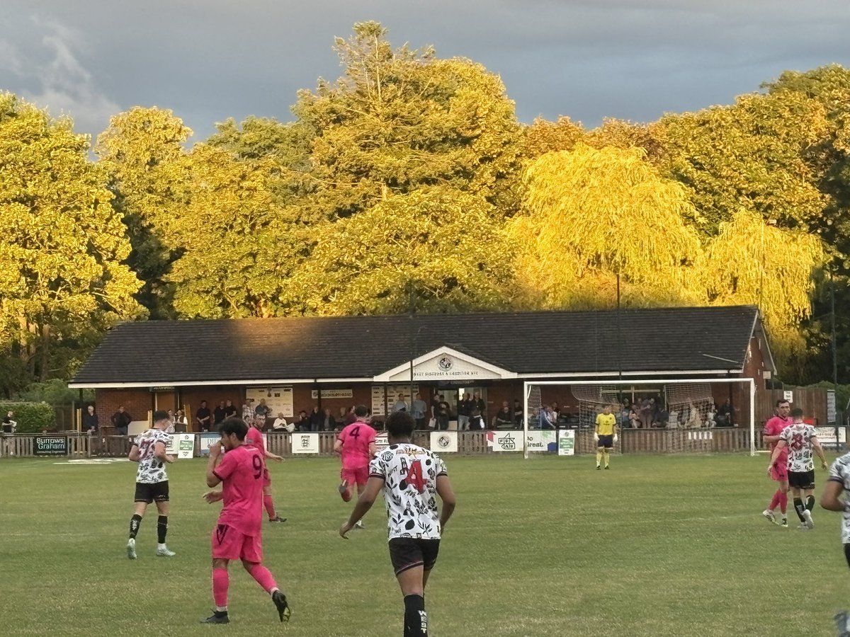 MikWarner's tweet photo. 70th game of the year

West 0 Runcorn Town 7

All of a sudden losing by four goals doesn’t seem so bad

What a shambles @WD_CFC 

It’s not great when the main positive is how nice the trees behind the clubhouse looked https://t.co/dQ8M6IxvnF