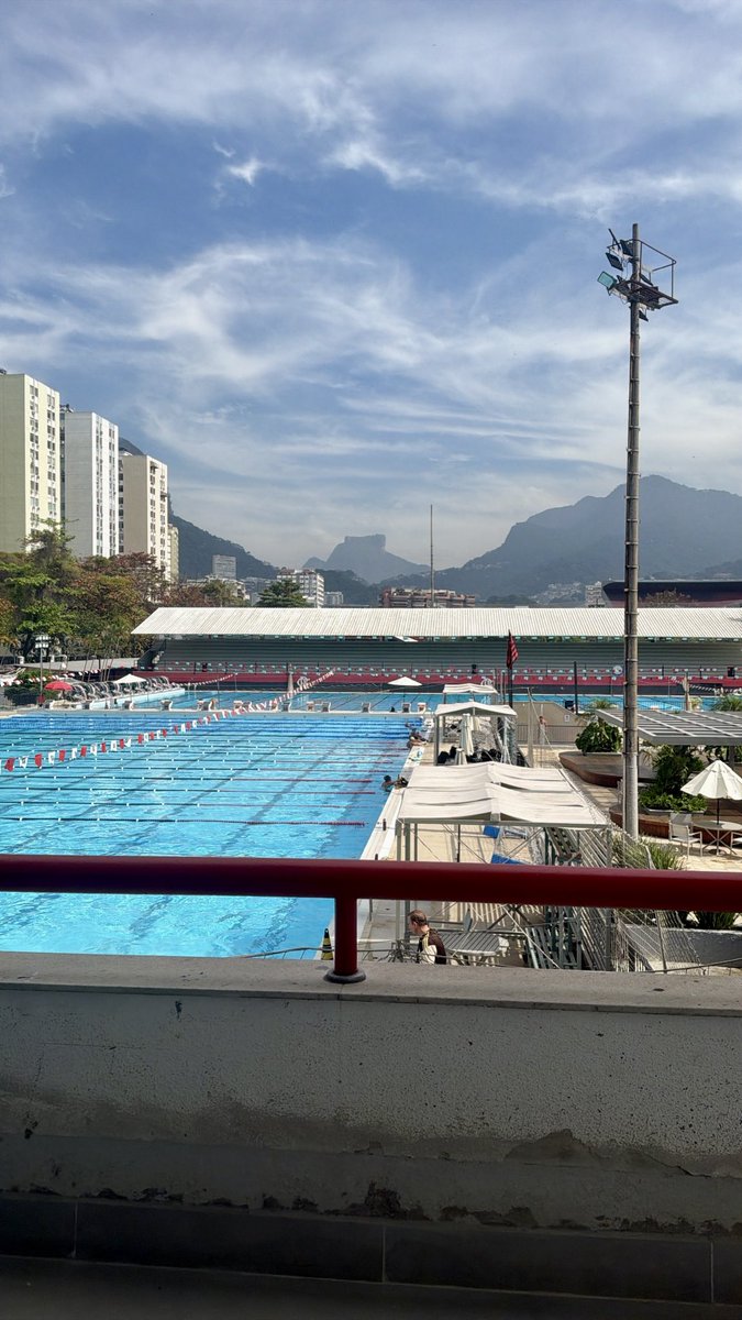 AnguloAppSocial's tweet photo. Tarde de hoje na sede do #Flamengo https://t.co/rQbg2U4ezi