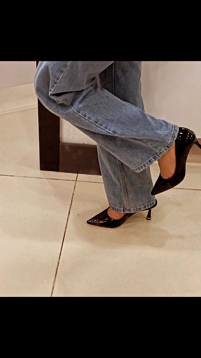 seeymasu's tweet photo. baggy Jean+sivri Burun uyumu der susarım .. 💅🏻🔥🖤 https://t.co/qqPDTZbZHT