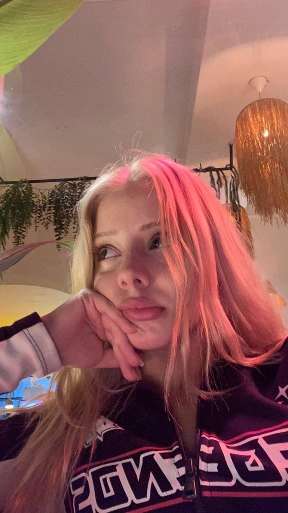 keylabbys's tweet photo. can i dm you random pics right now ??😩 https://t.co/sQcTu2lE0U