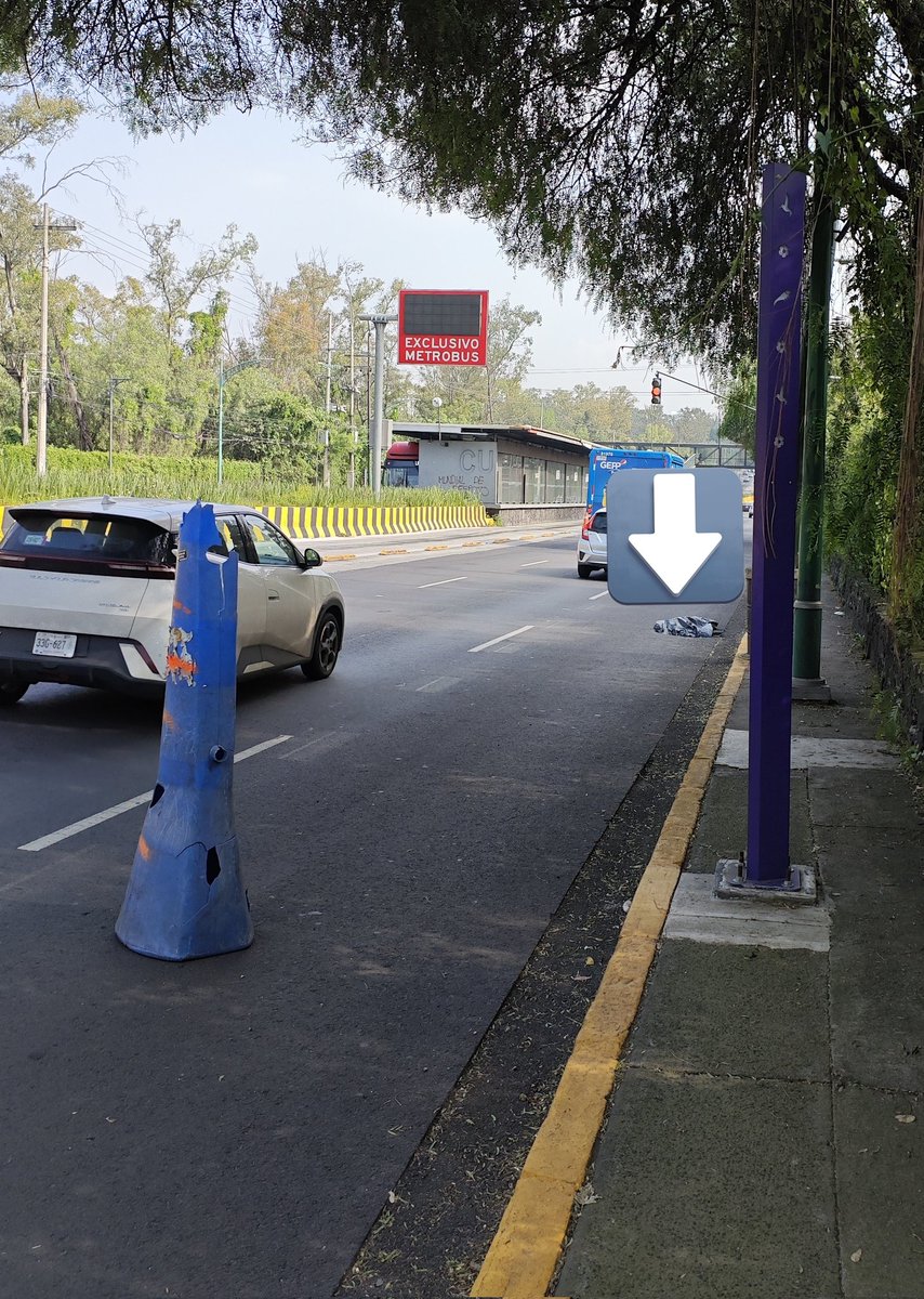 valentin_waters's tweet photo. Atención @GobCDMX @CCSEGIAGUA @Alcaldia_Coy @SGIRPC_CDMX sobre Insurgentes Sur, dirección Sur a Norte, casi enfrente del Metrobus CU se encuentra alcantarilla sin tapa. Desde antes del mundial está así 😐. También, podar y hacer seguro el paso de transeúntes sobre la avenida 🙏 https://t.co/5xyzXmYgz8