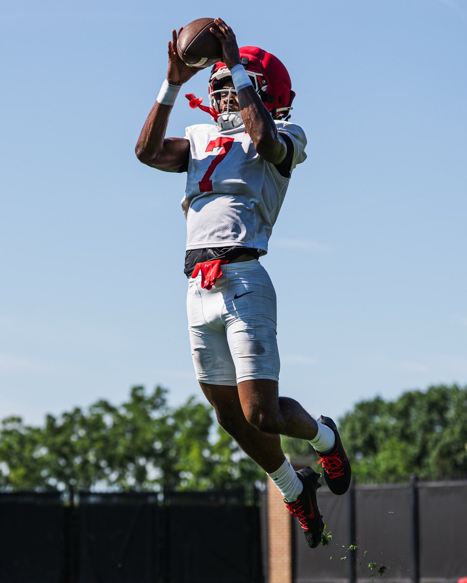 RFootball's tweet photo. Day 1 ✔️ https://t.co/zAFHWw5kkA