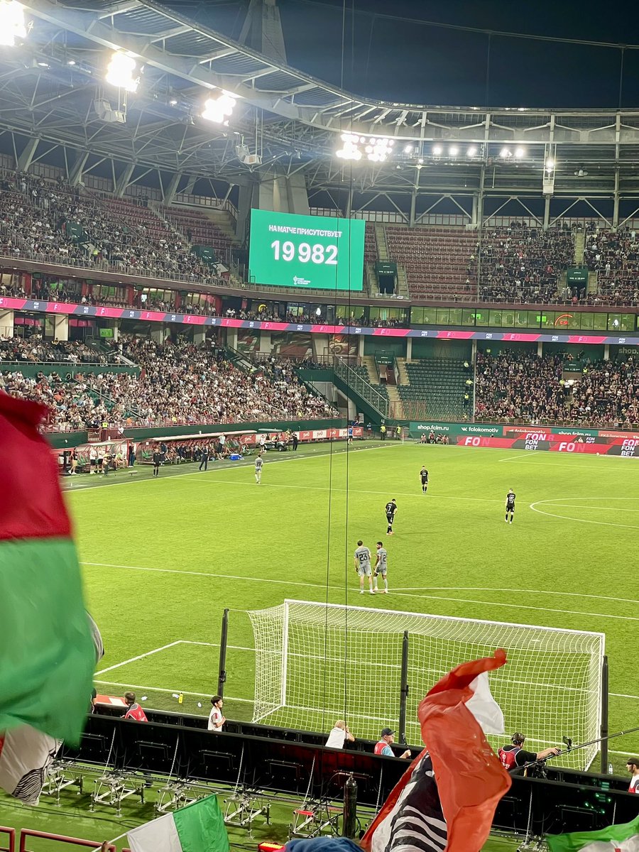 a_____r_____t's tweet photo. Странная билетная политика клуба - солдаут, но пару секторов отдать гостям, которые выкупили квоту еще в воскресенье не могут (или своим хотя бы) ￼￼🤡 https://t.co/LkNMDa76v1