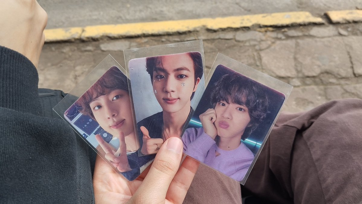 baiconzitosxd's tweet photo. jin da paz, jin certinho e jin biquinho https://t.co/PWuwLCuUqk