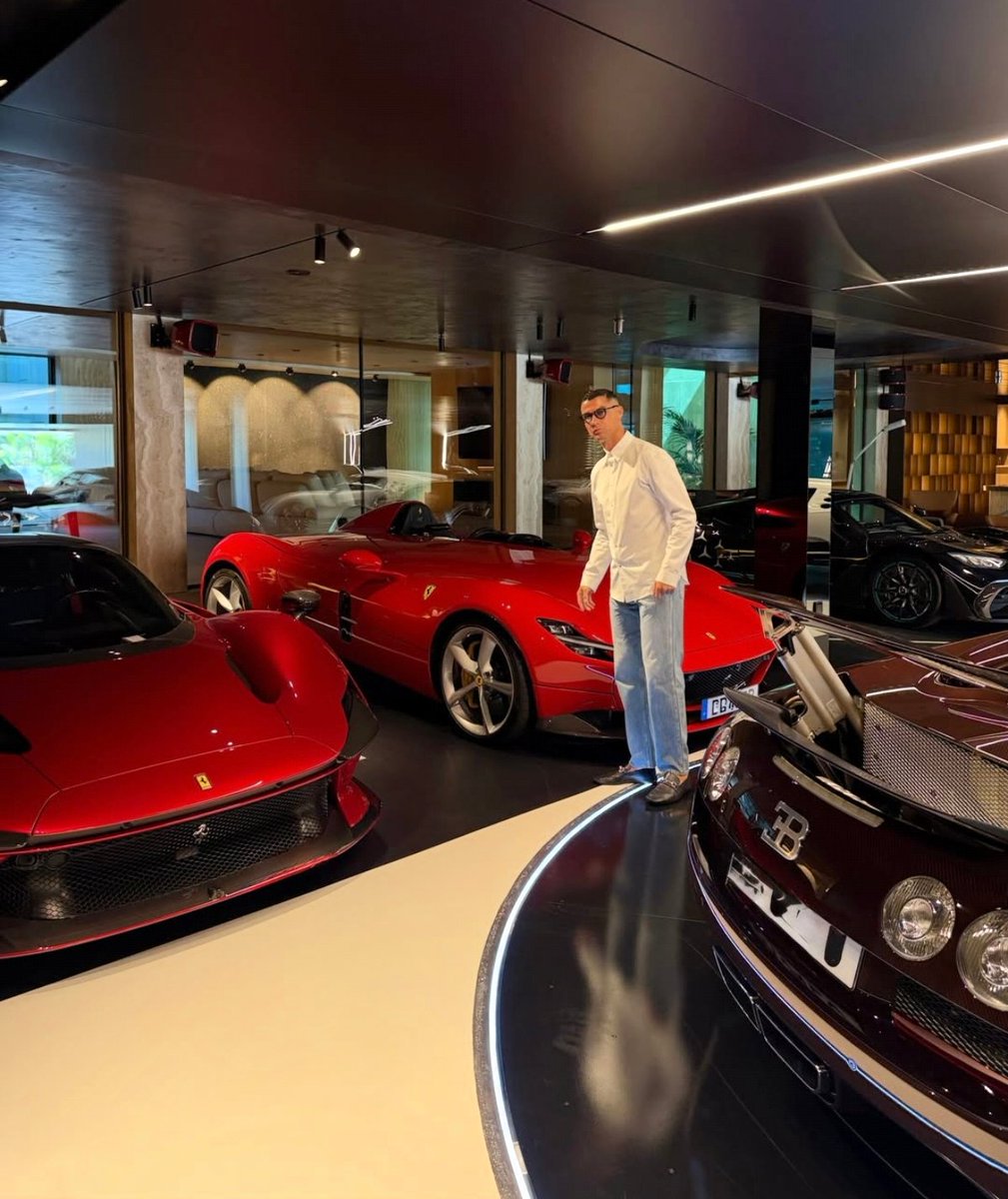 TeamCRonaldo's tweet photo. 🚨 𝗡𝗘𝗪: Cristiano Ronaldo showing off some of his cars!. 🥶

🎙️🔙 “I swear for my kids, I don't know how many cars I own. I think I have around 41. For me, this isn't a passion anymore.” https://t.co/YU4m0YuRli