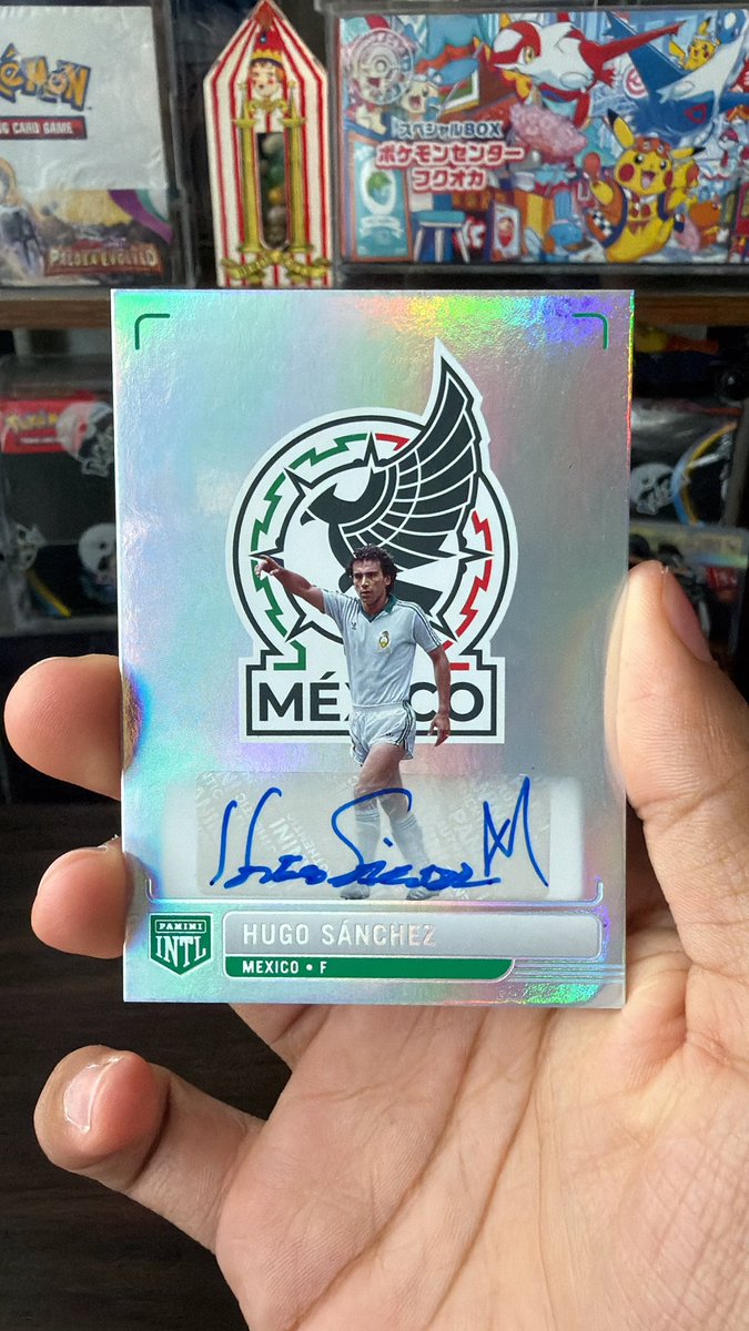 itsRoyaltyG's tweet photo. Abrí una cajita de Panini de la selección y me salió esta chingonería 🤩 https://t.co/VVUF69EeXG
