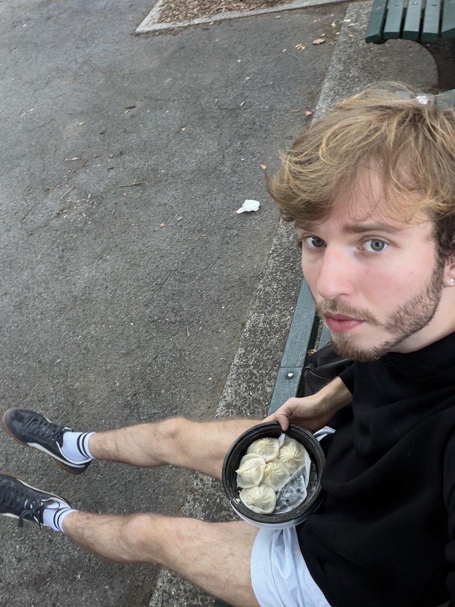 justsomeb0y's tweet photo. Eating dim sum in a park near China Town, this is peak NY https://t.co/yHcmMrDI7g