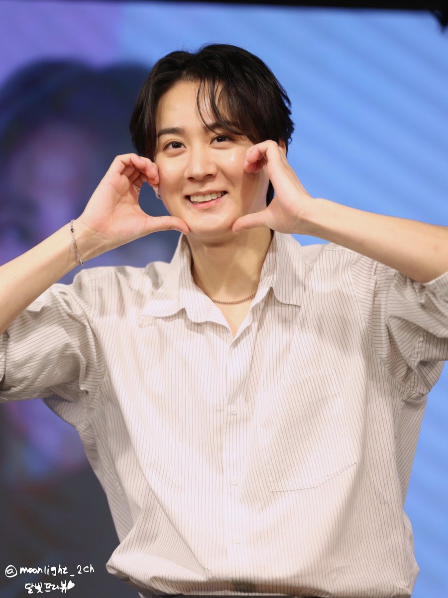 moonlight_2ch's tweet photo. [PREVIEW] 260802 2026 𝘾𝙃𝙐𝙉𝙅𝙄 𝙅𝘼𝙋𝘼𝙉 𝙁𝘼𝙉𝙈𝙀𝙀𝙏𝙄𝙉𝙂 𝙄𝙉 𝙏𝙊𝙆𝙔𝙊 『𝙍𝙀 : 𝙋𝙇𝘼𝙔』 after party 1부

큰 하트 한다구 손 올리니까 보이는 한 줌 허리😭

#틴탑 #천지 #이찬희 #TEENTOP #CHUNJI #LEECHANHEE https://t.co/bzla5IYWXQ