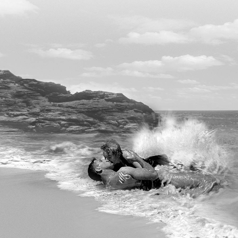 cosechadel66's tweet photo. Pocas playas hay en el cine más míticas que la de Burt Lancaster y Deborah Kerr en "De aquí a la eternidad", 1953 #TalDíaComoHoy #LaPareja https://t.co/MD55bkKWj7