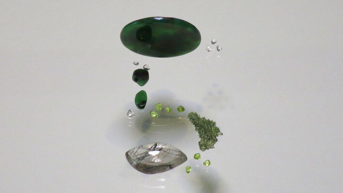 Sand_Therapy's tweet photo. chalcedony, moldavite, peridot, zoisite, rutilated quartz https://t.co/qH0D2bci5V