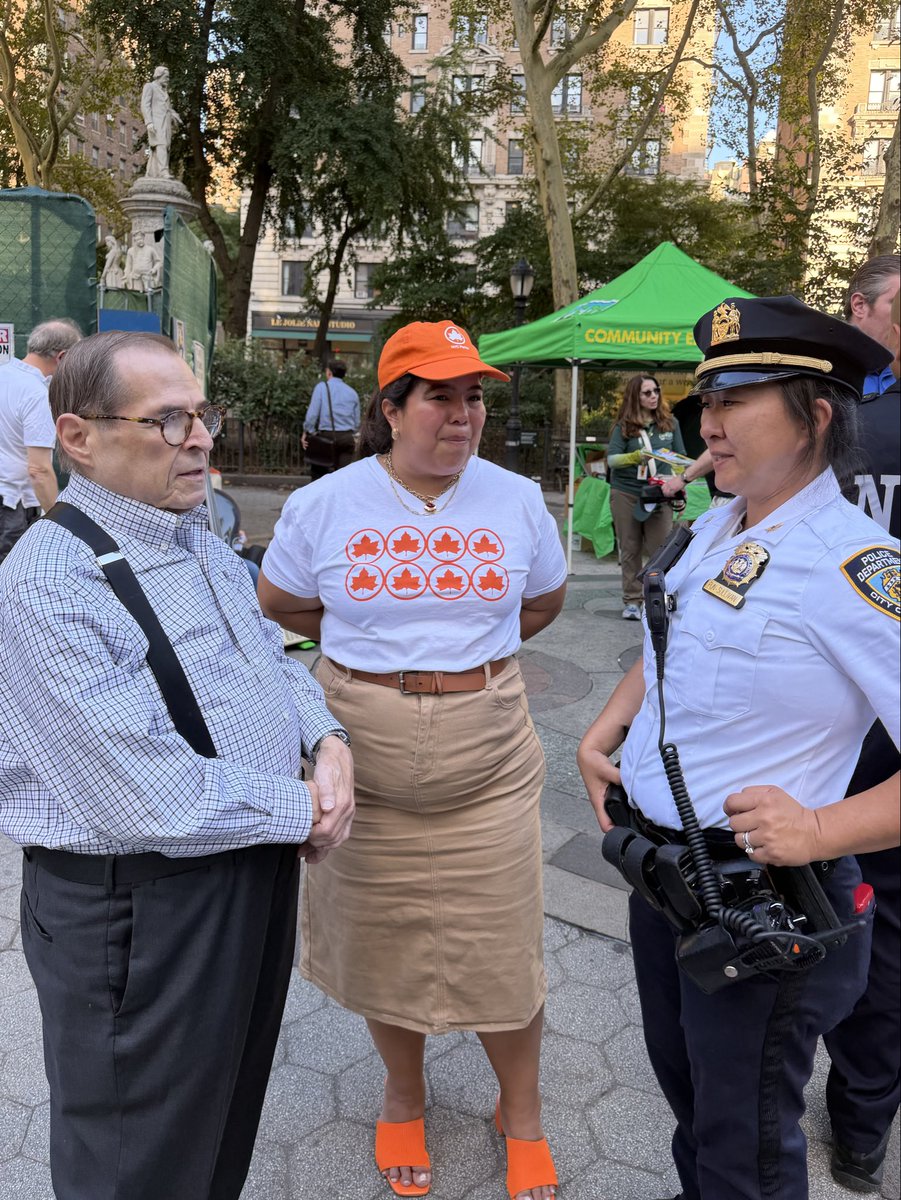 RepJerryNadler's tweet photo. It was a pleasure celebrating National Night Out Against Crime with neighbors, local organizations, law enforcement, and first responders in my district. Together, we can keep our communities safe, healthy, and happy. Thank you to our local precincts, @NYPD6Pct, @NYPD10Pct, @NYPDPSA4, @NYPD20Pct, and @NYPD24Pct.