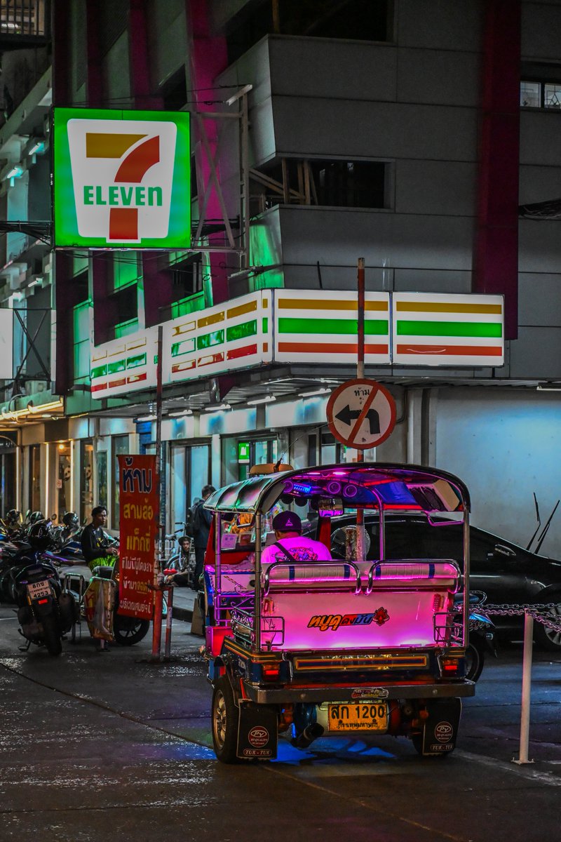 NatSornsamran's tweet photo. บนถนนย่านราชประสงค์ ประตูน้ำในยามค่ำคืน
- Nikon z50ll https://t.co/K1jkyRzYM6
