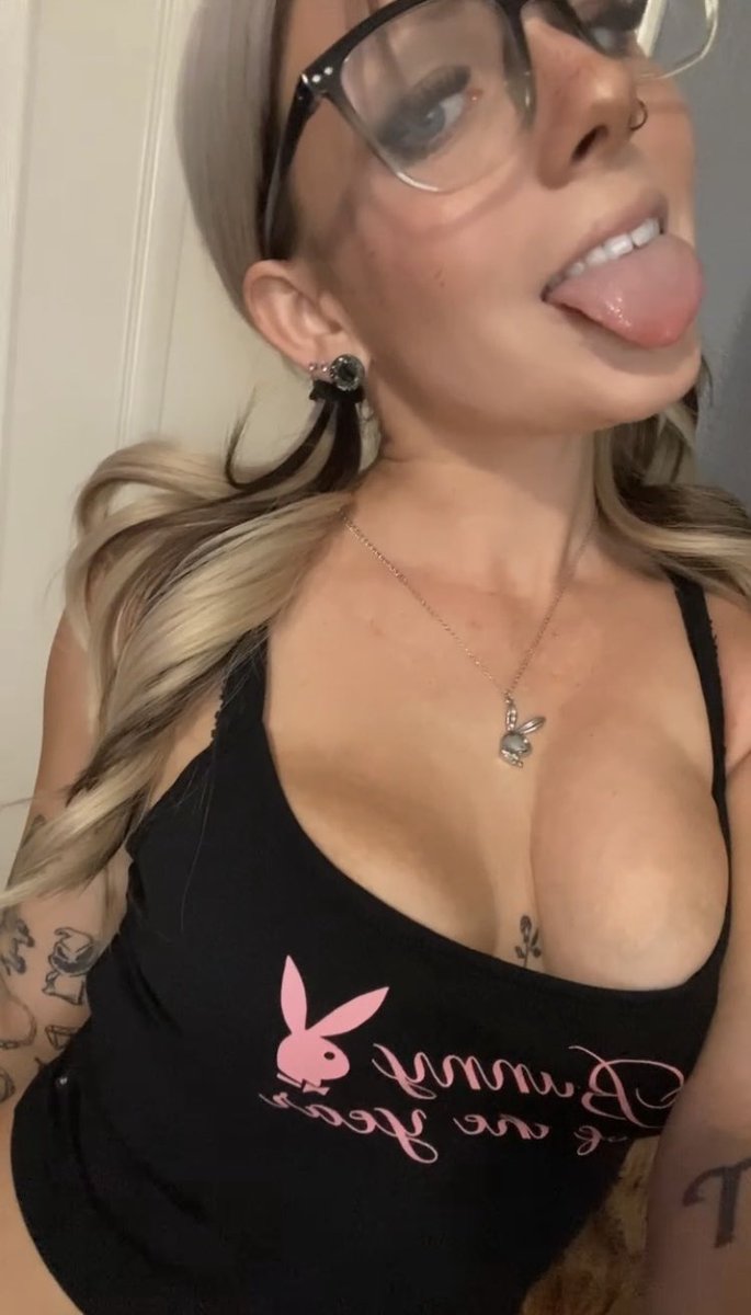 ChyBunny69's tweet photo. Follow my new snap account!! -> https://t.co/omfMz4alx6   😈💋 https://t.co/Px35JO36GI
