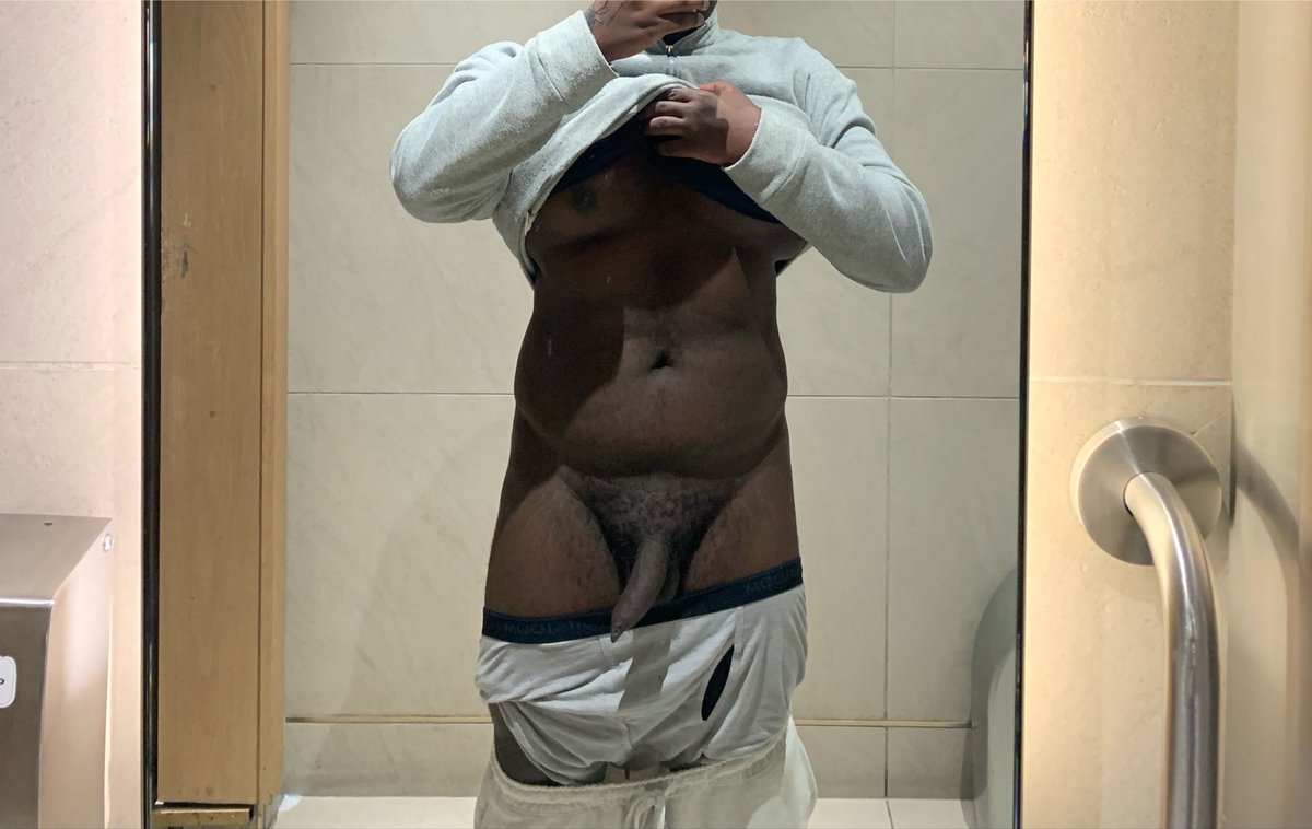 CrushMuscleXL's tweet photo. You gonna suck me off in the stall or what? https://t.co/6G1DBTkkI7