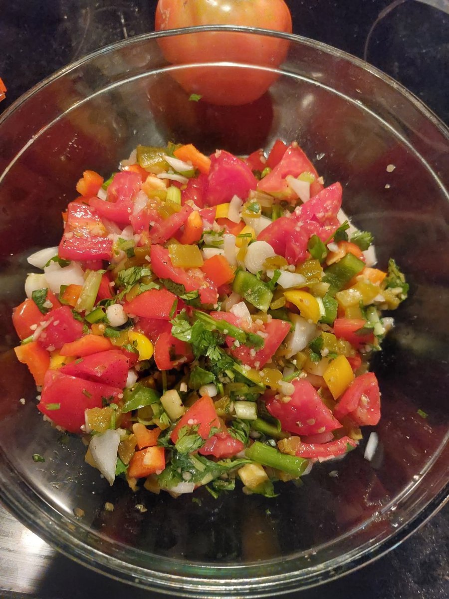 sundance1302's tweet photo. @RepThomasMassie Can't go wrong with pico de gallo with fresh veggies out of the garden. It's a constitutional right 😎 https://t.co/nxfOZg0mto