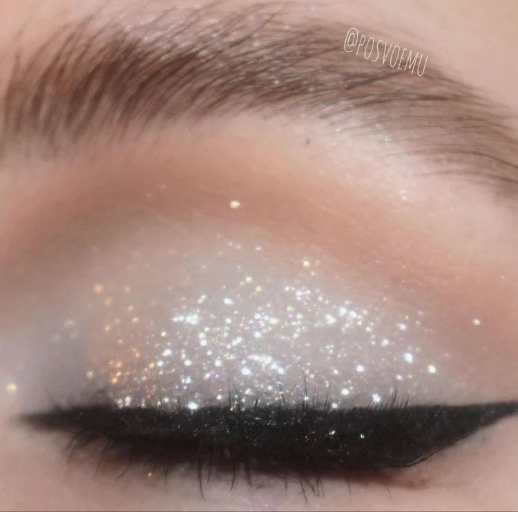 strawbunnybisou's tweet photo. i love shimmery eye makeup so much https://t.co/obL712aiBe