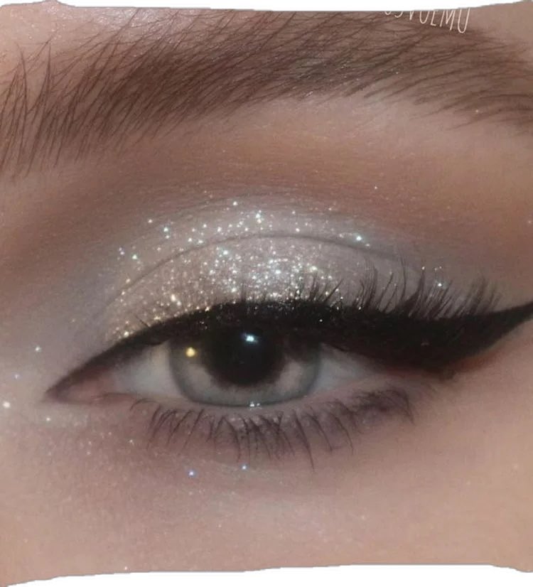 strawbunnybisou's tweet photo. i love shimmery eye makeup so much https://t.co/obL712aiBe