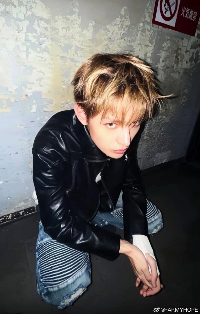 lvchanelz's tweet photo. why for some reason it feels like this james happened a decade or a years ago 😭 https://t.co/NwLW4vmHrG