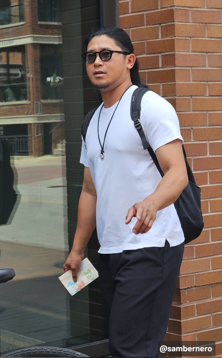 sambernero's tweet photo. Pic I took of Shota when he arrived at Wrigley today. As I do every day I said Hi Shota!
Shota said: Hi Sam. Stay hydrated!

Awww thanks Shota!! https://t.co/E3QZYpxGbO