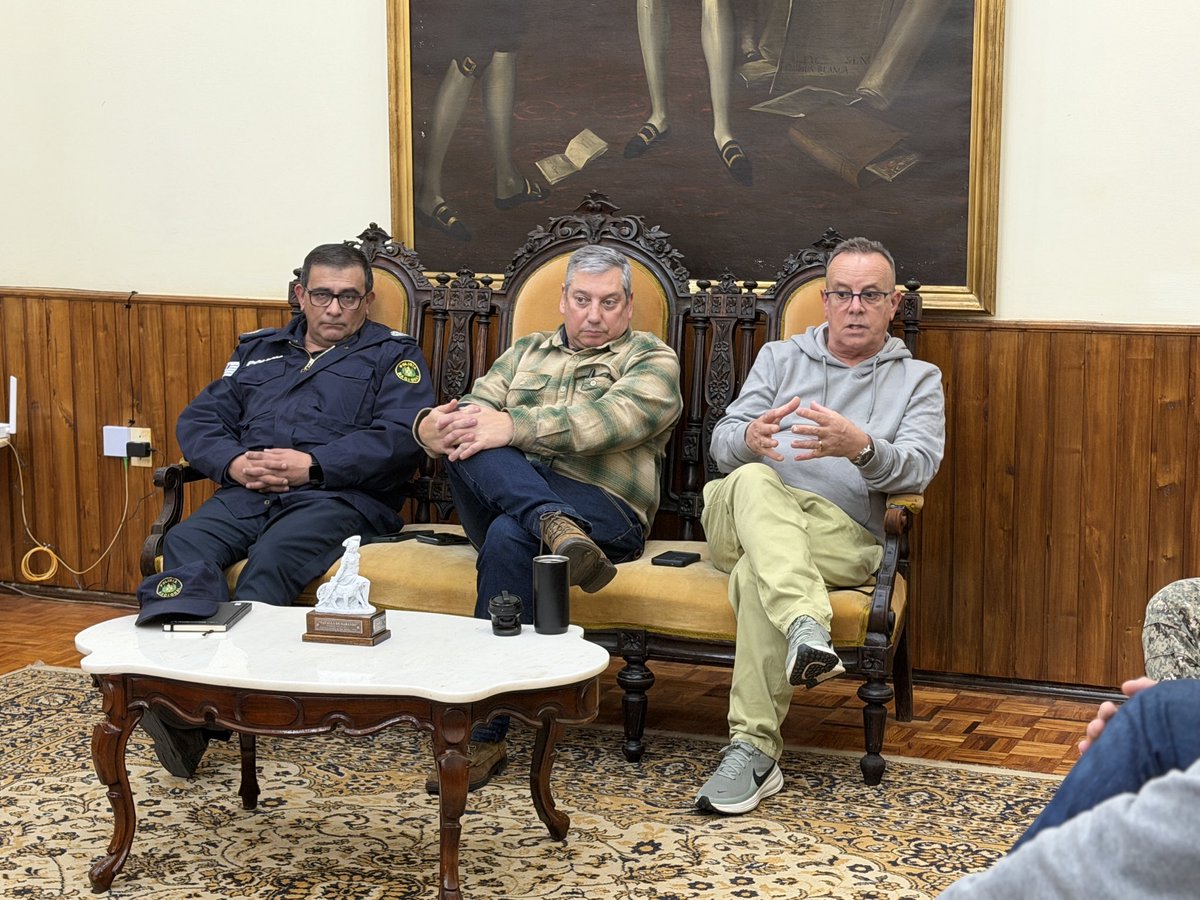 PajaroEnciso's tweet photo. Puesta a punto con Sinae local por planes de contingencia y mayor coordinación frente al imnminente impacto climático del fenómeno “El Niño” https://t.co/xTbSmp4ZH2