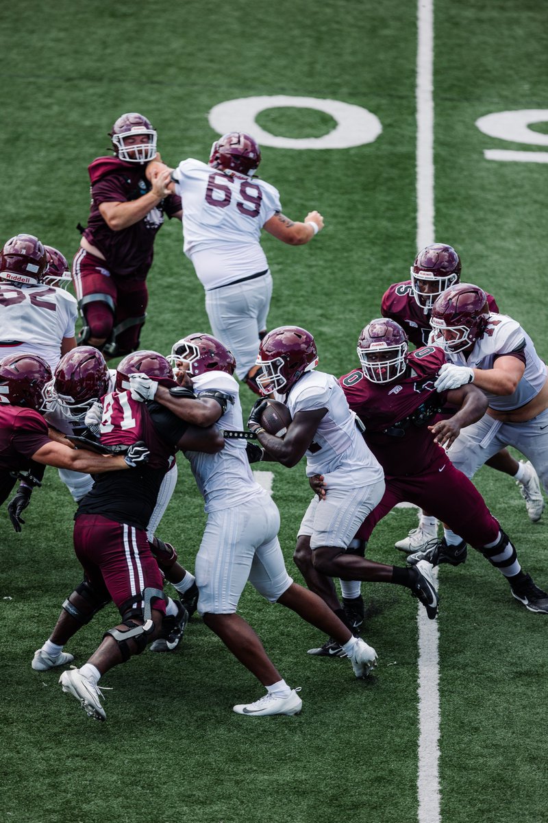 EKUFootball's tweet photo. Got the pads cracking today! ⛽️

#E2W | #MatterOfPride https://t.co/IBEqqPOWNO