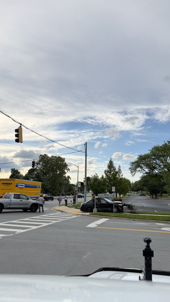 MoCoFireWire's tweet photo. #ROCKVILLE * COLLISION * E GUDE DR / TAFT ST * A725B, RS703 https://t.co/hCGnYVR8uv