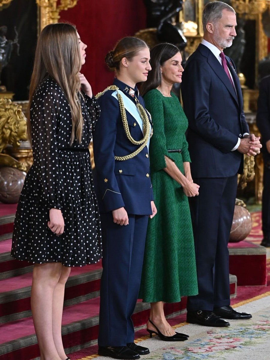 princessLeysrt's tweet photo. My real royal family https://t.co/DhTQlVbpay