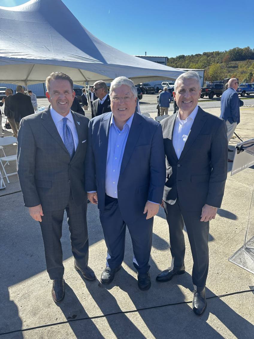 michaeltbenson's tweet photo. Very grateful for our @WestVirginiaU Board of Governors Chair, Rusty Hutson, and his constant support during our first year in Morgantown. It's made all the difference. 

And congrats to @div_energy on 25 years of positive impact! https://t.co/pj7aLfuJ5M
