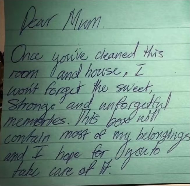 hyunkitte's tweet photo. choro com a carta do felix pra mãe☹️☹️ “Querida Mãe, assim que vc tiver limpado o quarto e a casa, eu não esquecerei as memórias doces, Esta caixa conterá alguns dos meus pertences e eu espero que cuide. Como estou na Coreia pfvr fiquem saudáveis e felizes!
seu filho
Felix Lee” https://t.co/99xwrzb4si