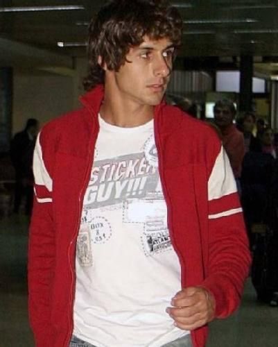 messikimochis's tweet photo. pablo aimar es de esos hombres que te los cruzas en la calle y lo primero que se te cruza por la cabeza es “que hermoso es” https://t.co/0XGgrhGZCe