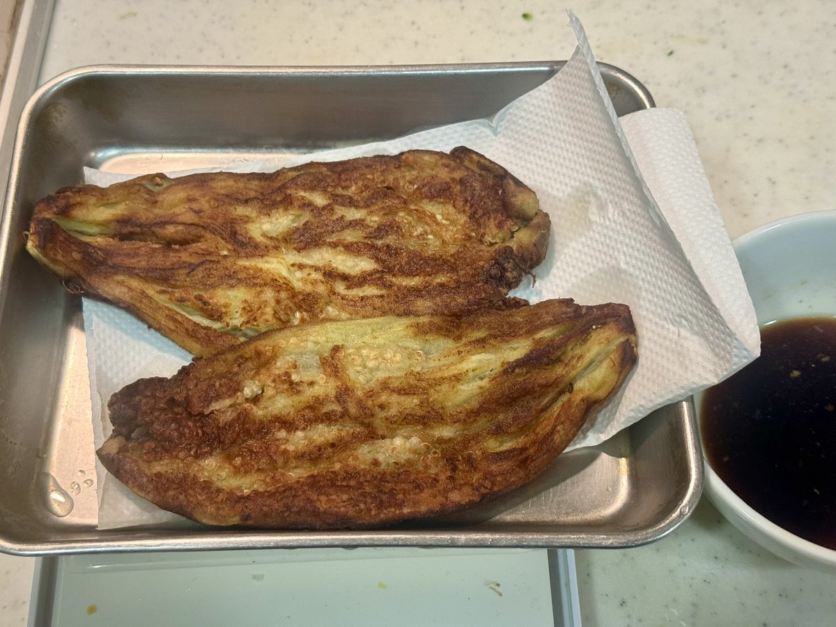 inadashunsuke's tweet photo. 昨日は茄子蒲焼きを作りました（180℃設定）
タレは醤油みりん酒の同割 https://t.co/2eMaQNZmyq