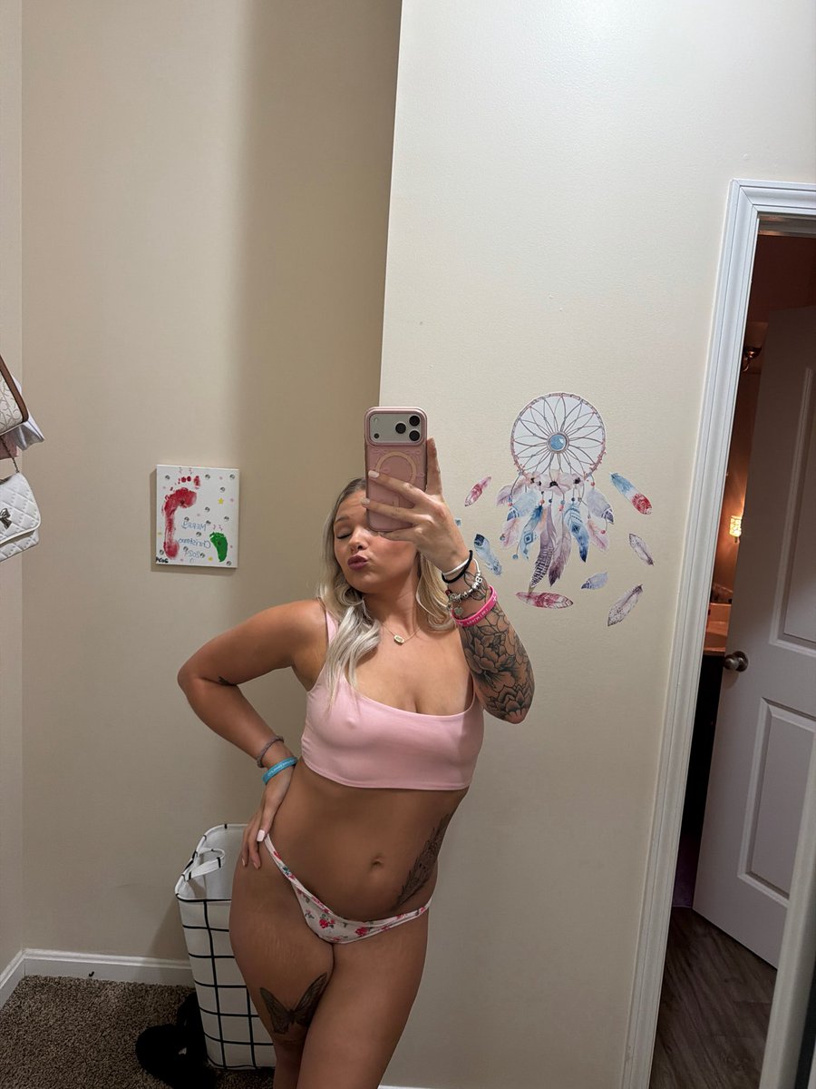 brookemari33's tweet photo. like seeing them hard🤭https://t.co/aqoWTXC0Gv https://t.co/X1vXXNJLKt