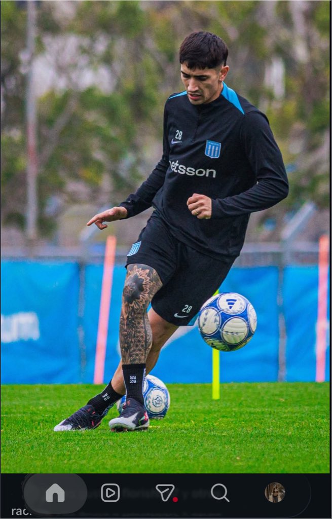 milivizcarraa's tweet photo. Solari con el tatuaje que se hizo parece que tiene un mandala en la pierna https://t.co/42mZDgm7Xj