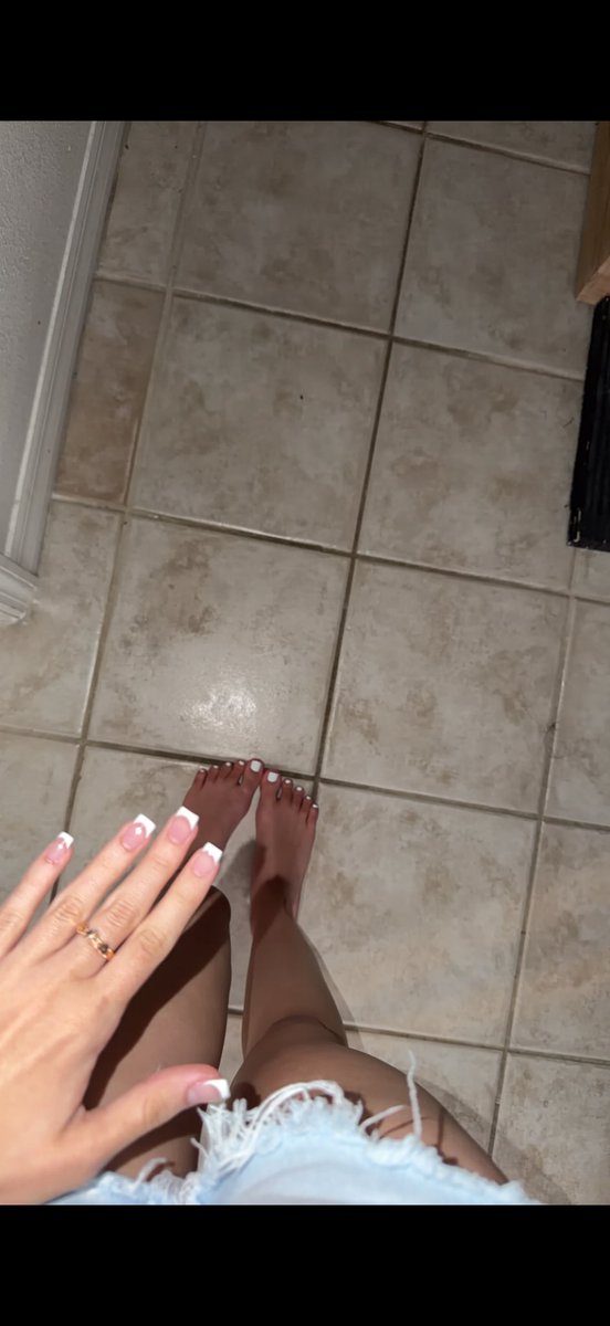 exclusivesav333's tweet photo. who can pay for my next nail set and toes 👀👀 https://t.co/WpUHbKbc2Y