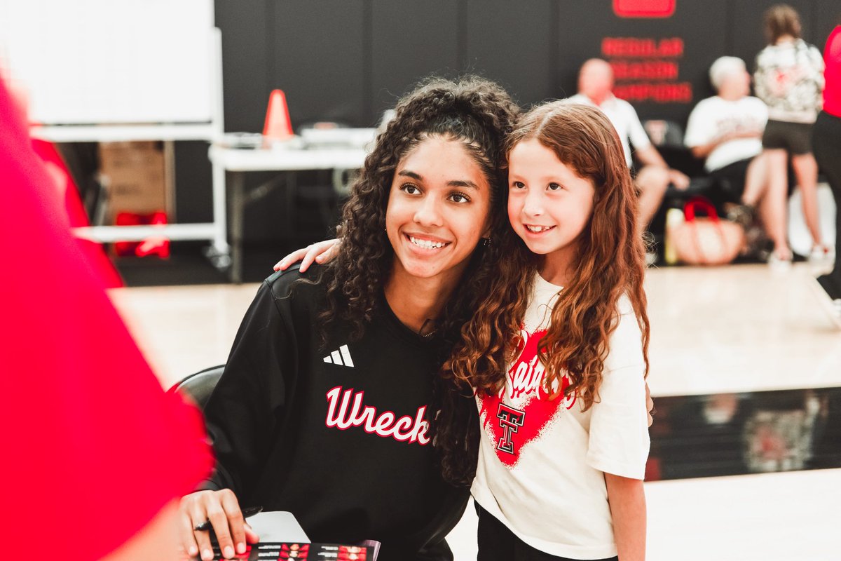 LadyRaiderWBB's tweet photo. Red Raider Nation showed out today! ❤️🖤 Thanks for spending your afternoon with us. We can’t wait to see y’all this season! https://t.co/1rGA9ghhhe