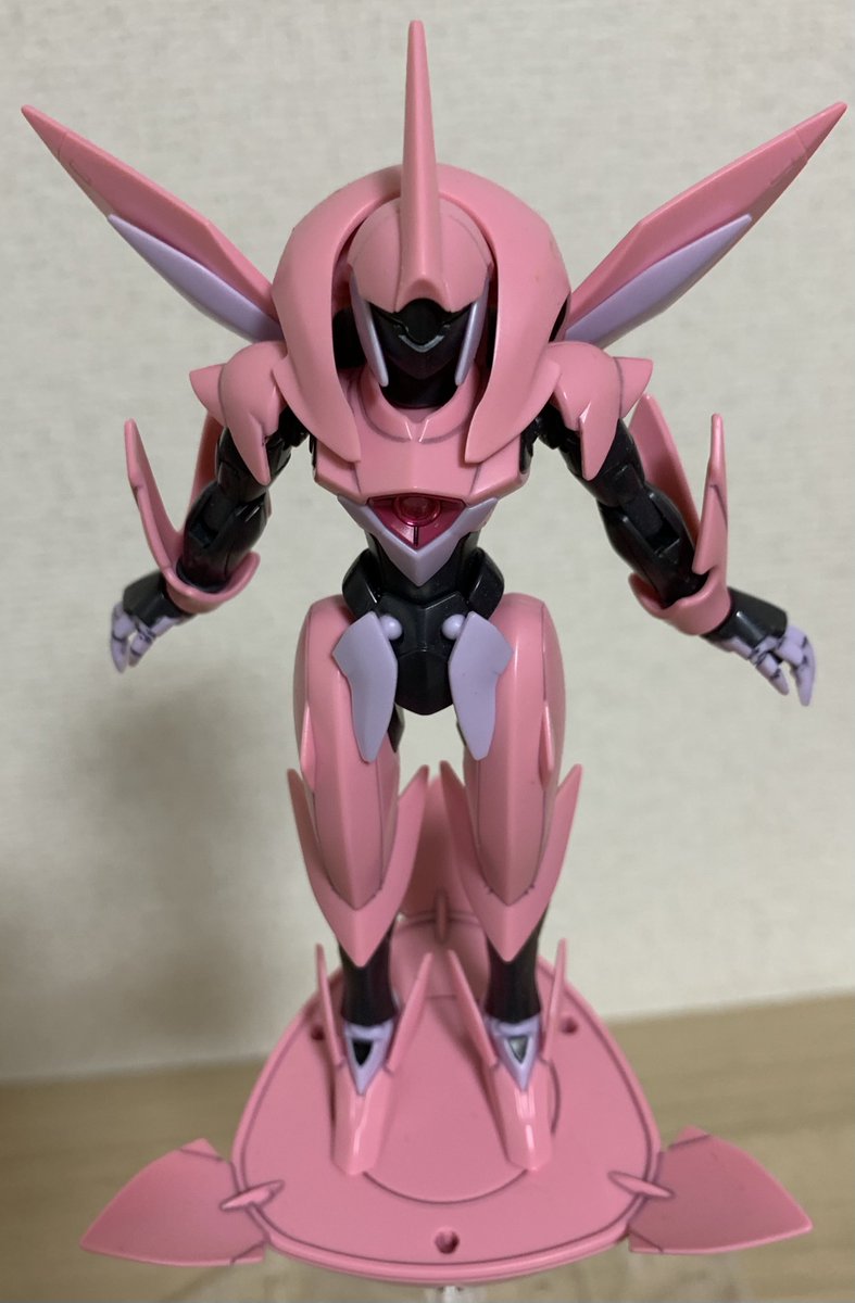 MatchanTarutaru's tweet photo. (比較対象が写真に無く伝わりづらいが)UE陣営の機体の中では比較的小柄な方

ニュータイプ専用モビルアーマーはあんなに大きかったのにね(世界観の相違)

#ガンプラ
#HG
#機動戦士ガンダムAGE
#ファルシア https://t.co/Let0OcSdD7