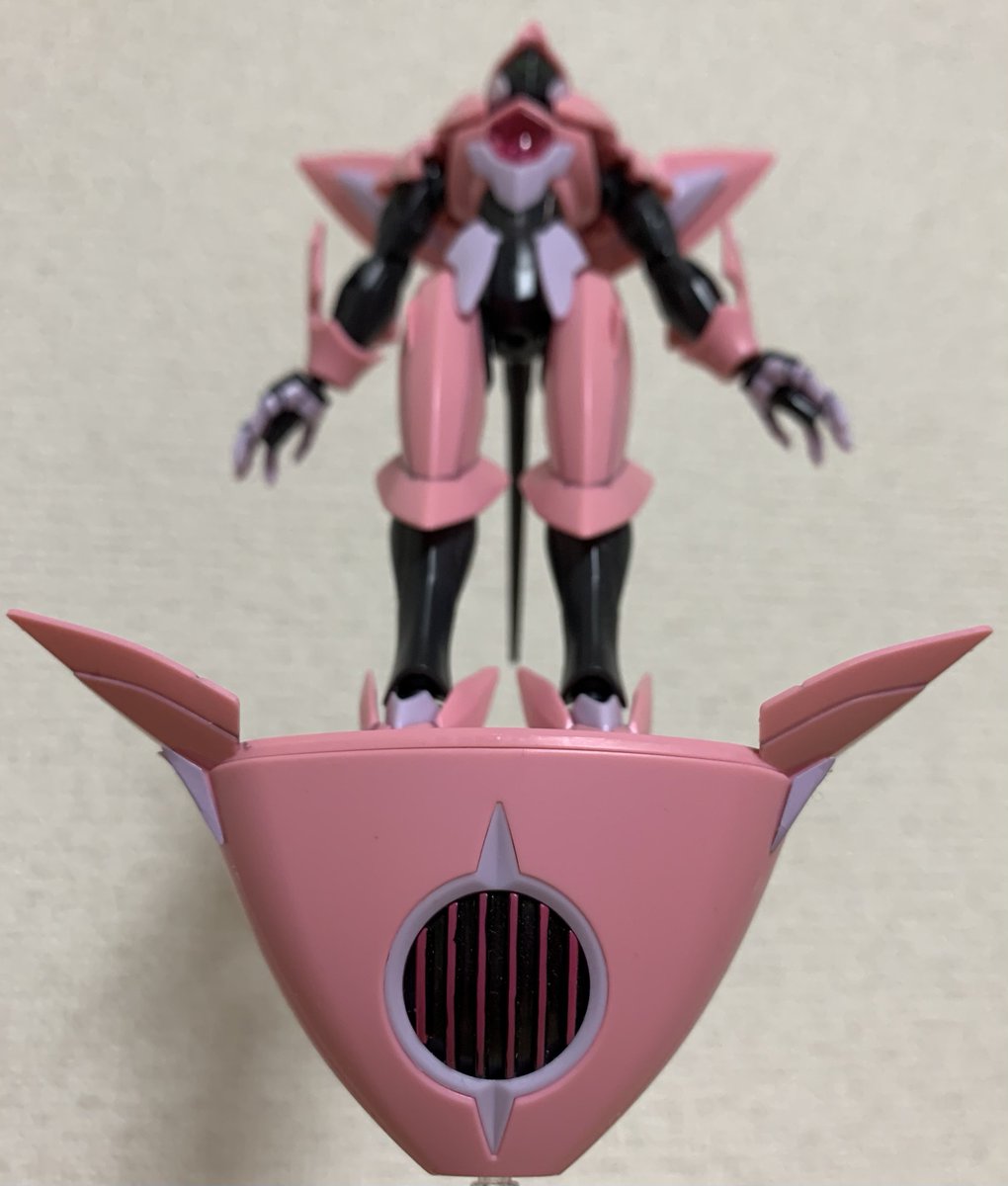 MatchanTarutaru's tweet photo. (比較対象が写真に無く伝わりづらいが)UE陣営の機体の中では比較的小柄な方

ニュータイプ専用モビルアーマーはあんなに大きかったのにね(世界観の相違)

#ガンプラ
#HG
#機動戦士ガンダムAGE
#ファルシア https://t.co/Let0OcSdD7