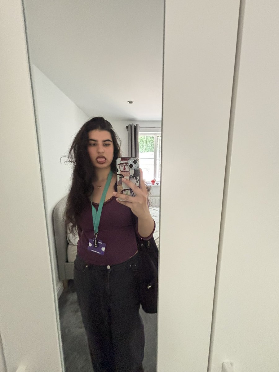 374479I563's tweet photo. Me b4 werk https://t.co/MLatlsemQu