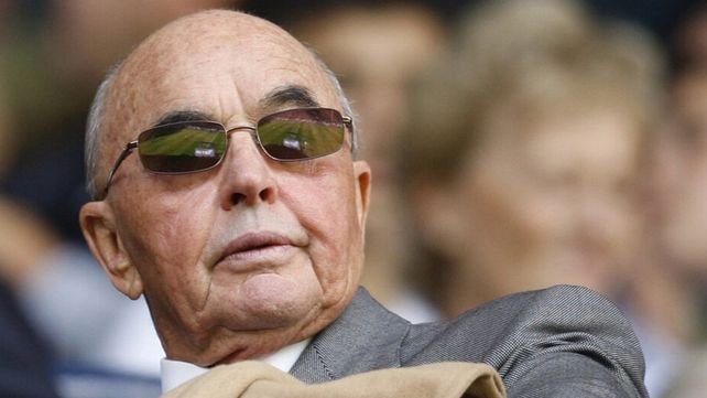 LaSocial21's tweet photo. 🔴 ¿Cómo hizo el magnate Joe Lewis para quedarse con Lago Escondido si la ley argentina se lo prohibía?

Violando el Decreto-Ley N° 15.385/44 de protección fronteriza con ayuda de Carlos Saúl, el ex-gobernador radical Pablo Verani, Macri modificando la Ley de Tierras y Milei cerrando el litigio histórico por lesividad. 
#6deAgosto #NoAExtranjerizacionDeNuestraTierra