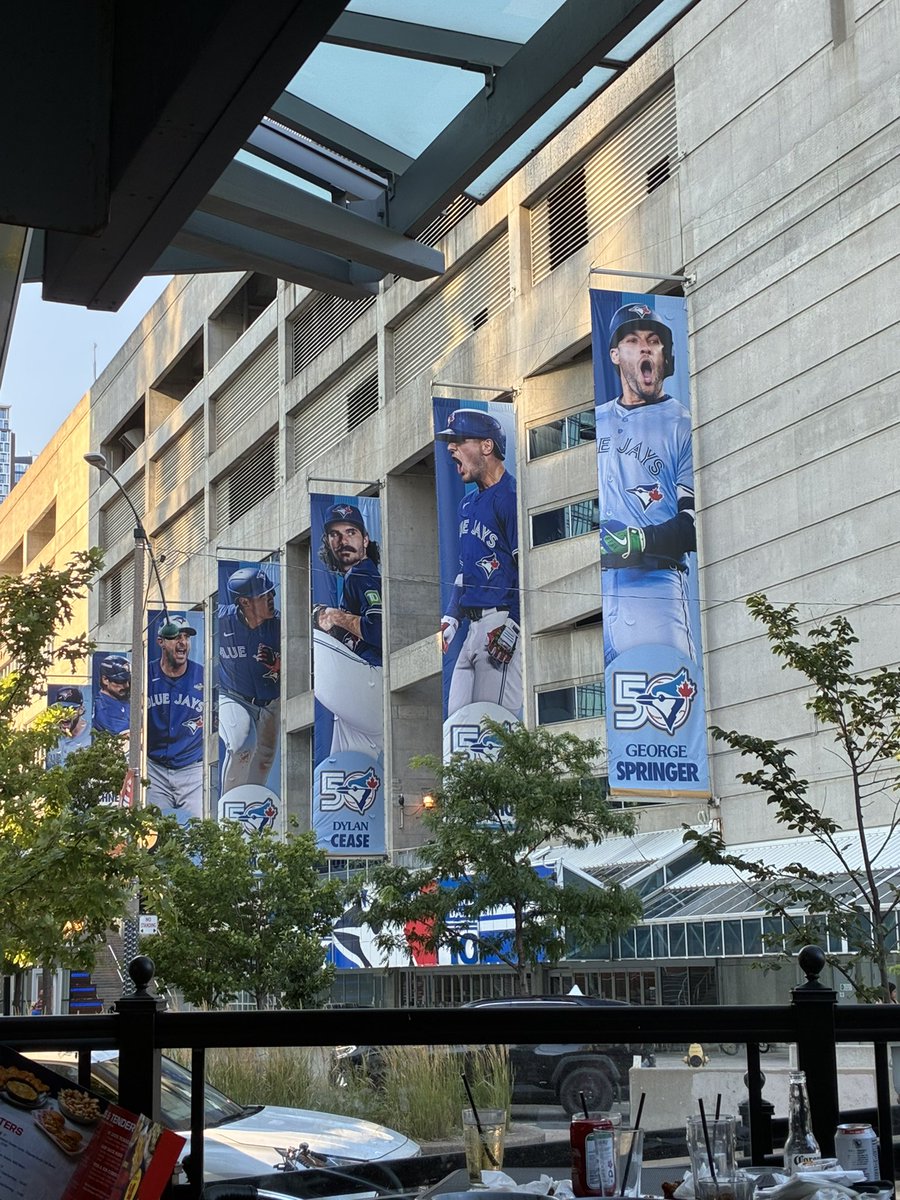 marnestri's tweet photo. varsho…… the people of toronto still think about you….. im the people….. https://t.co/YbixMFyimo