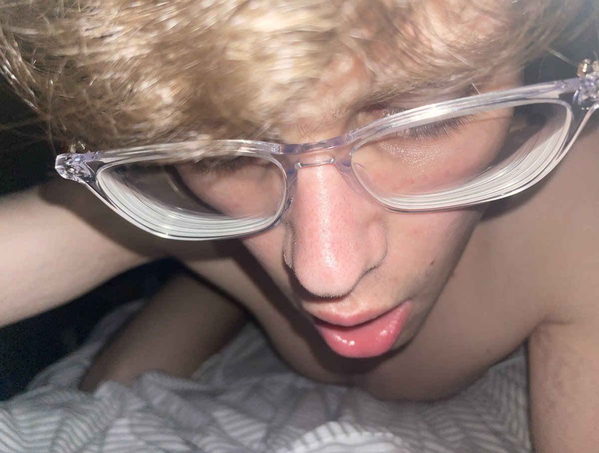 beauttwink's tweet photo. head or boy butt? https://t.co/DxSd2G2FfL