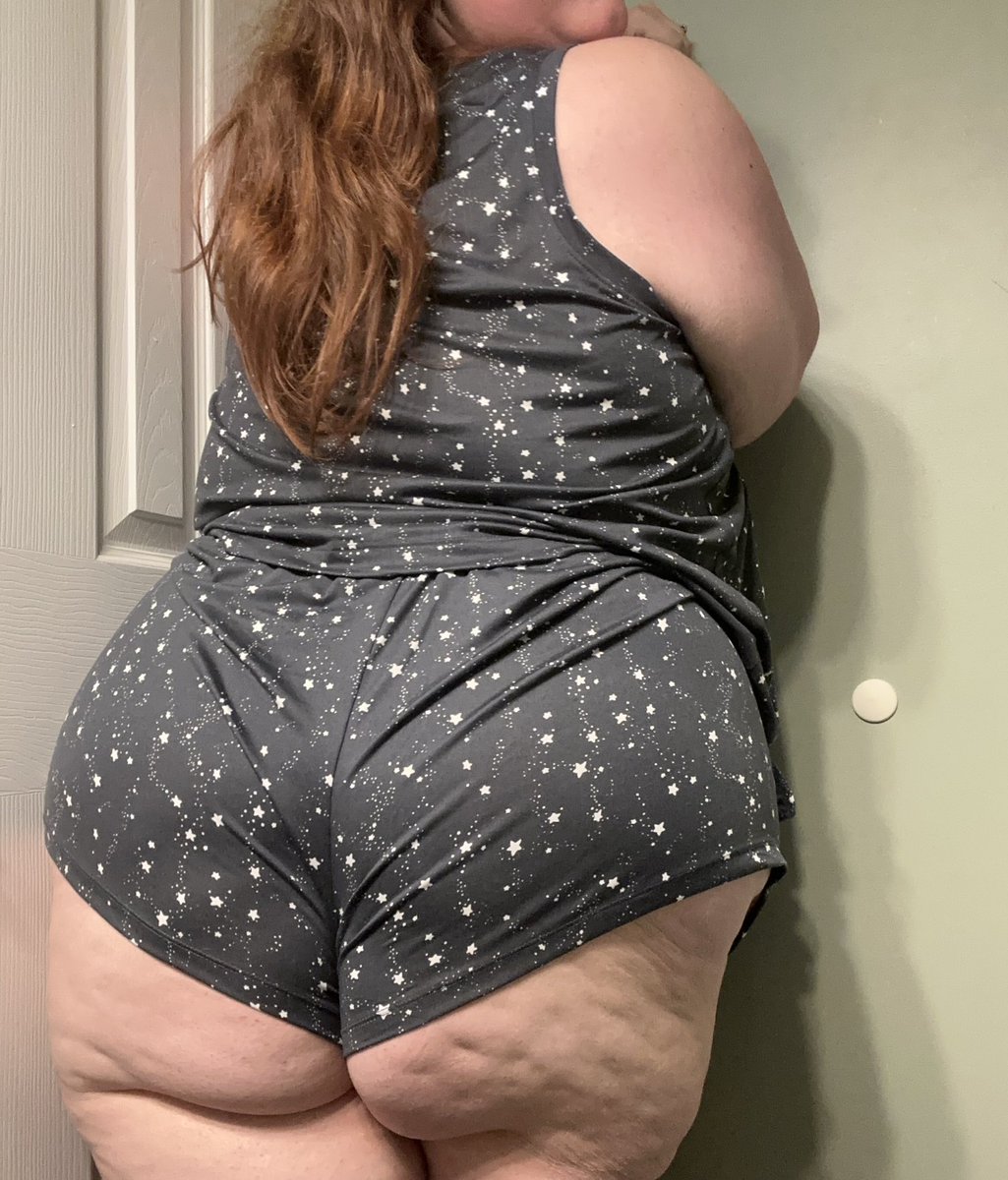 RoseQuartzBBW's tweet photo. Love my new jammies 💫 https://t.co/7XNMzUmW8t